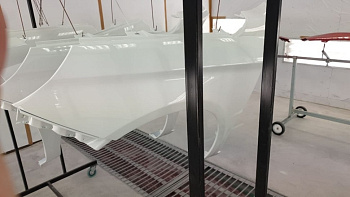 Пластиковое крыло Лада Веста (1 шт.) окрашенное в цвет