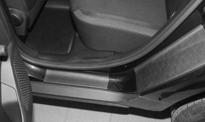 Накладки в проёмы задних дверей Renault Duster (2021 -)