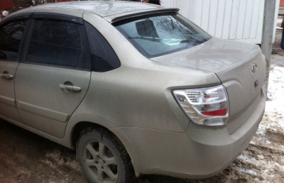 Спойлер (козырек) "JET" на заднее стекло Лада Гранта (седан)